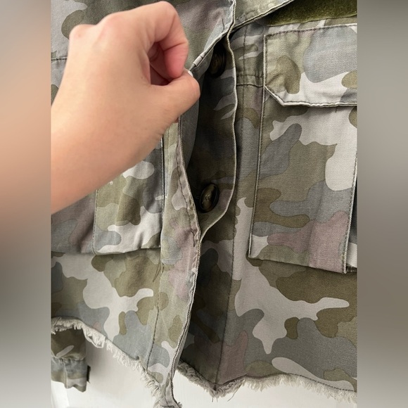 Zara Cropped Green Raw Hem Velcro Pocket Camo Print Army Utility Jacket (Sz M) - Picture 10 of 15